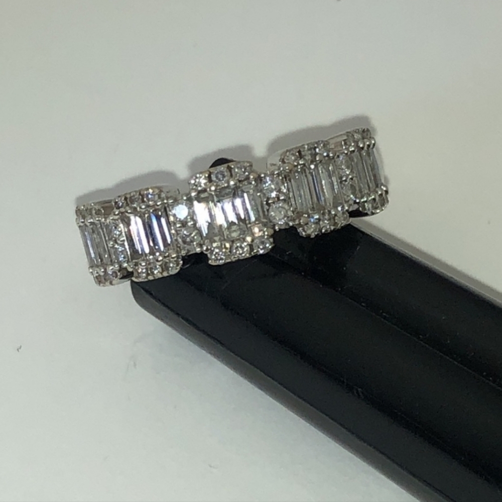14kt White Gold Round & Baguette Cut Natural Diamond Ring